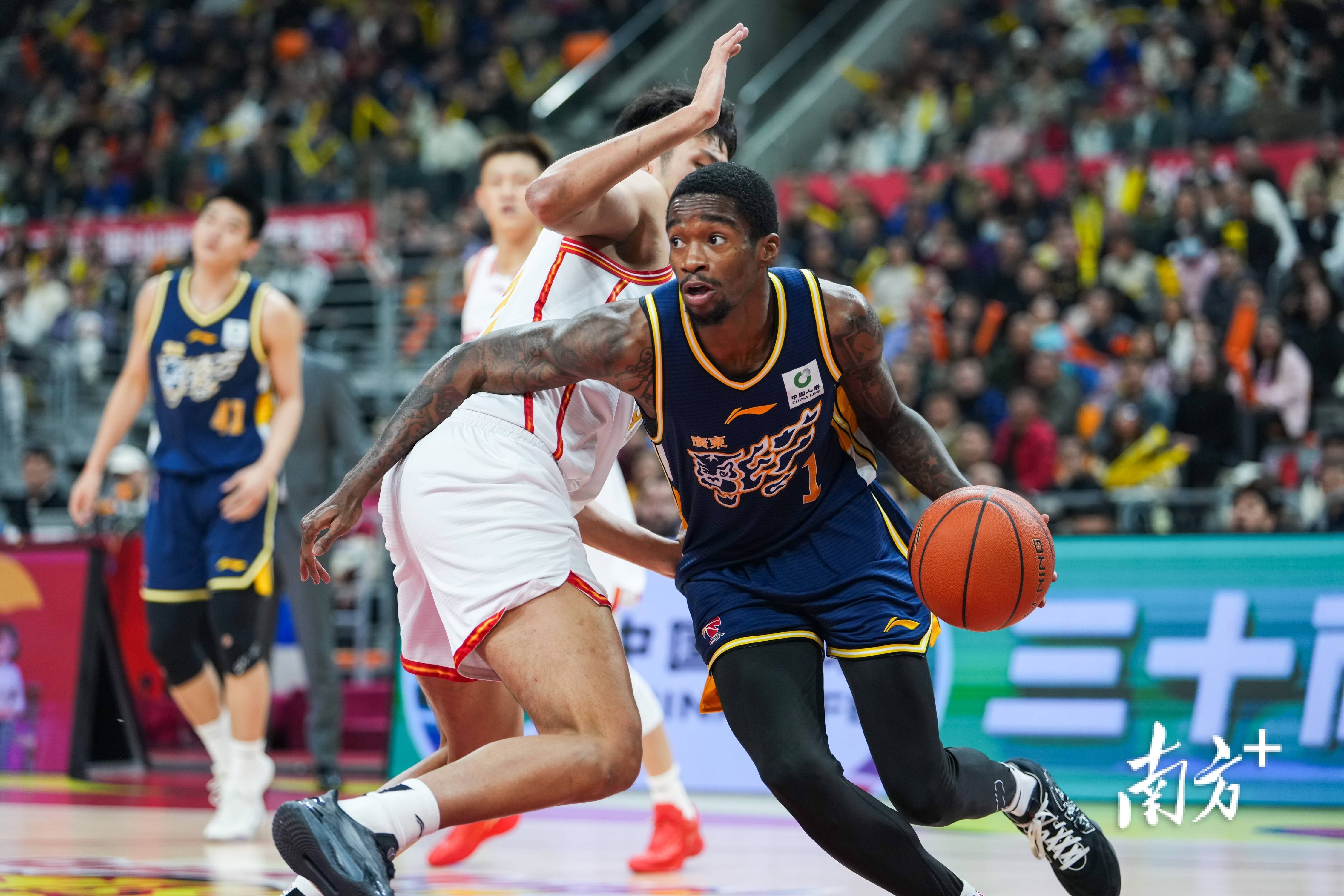 开云官网包含从法兰克福绝杀压哨备战中超到费耶诺德遗憾出局备战荷甲，赛后深圳男篮备战德国杯的词条